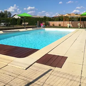 https://mas-du-droulet-piscine-chauffee.hotels-rhonealpes.com